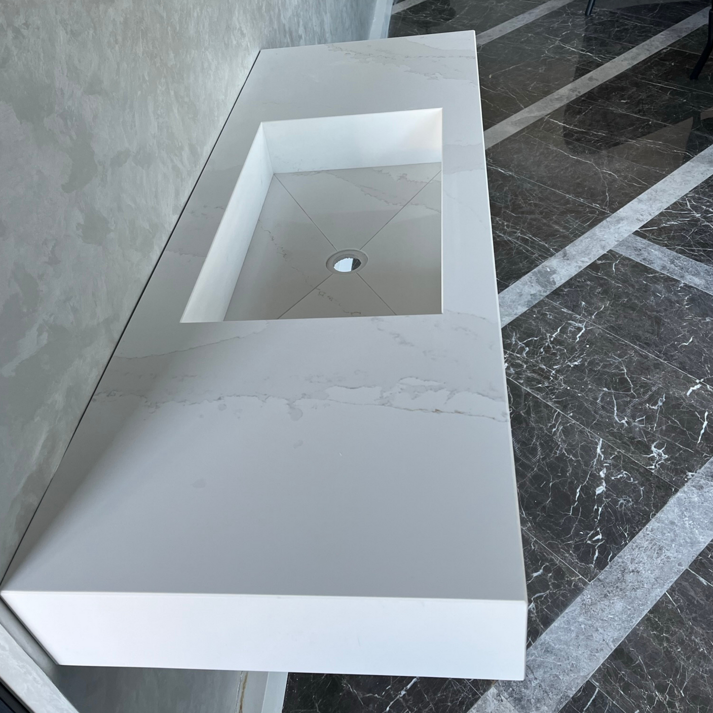 CUSTOM CALACATTA GOLD QUARTZ SINK (QU-041)