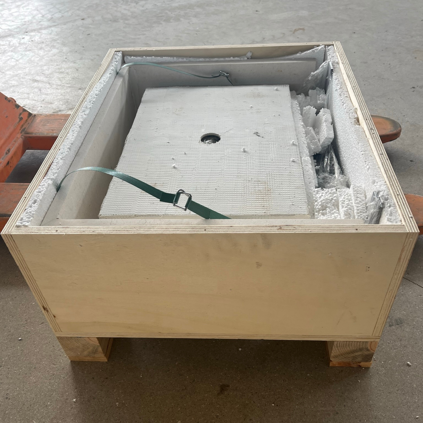 HANDCRAFTED CUSTOM LIMESTONE SINK (NS-051)