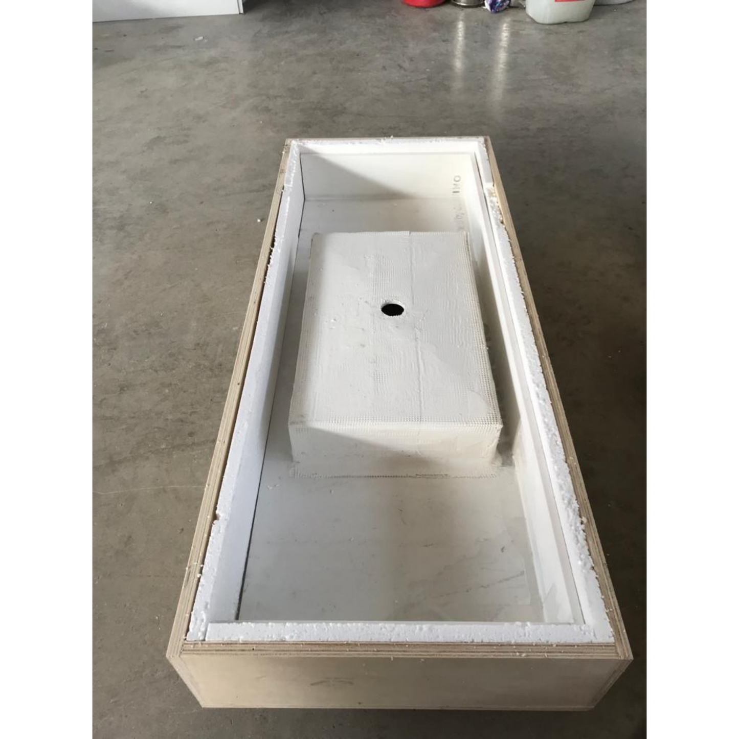 CUSTOM CALACATTA GOLD QUARTZ SINK (QU-041)