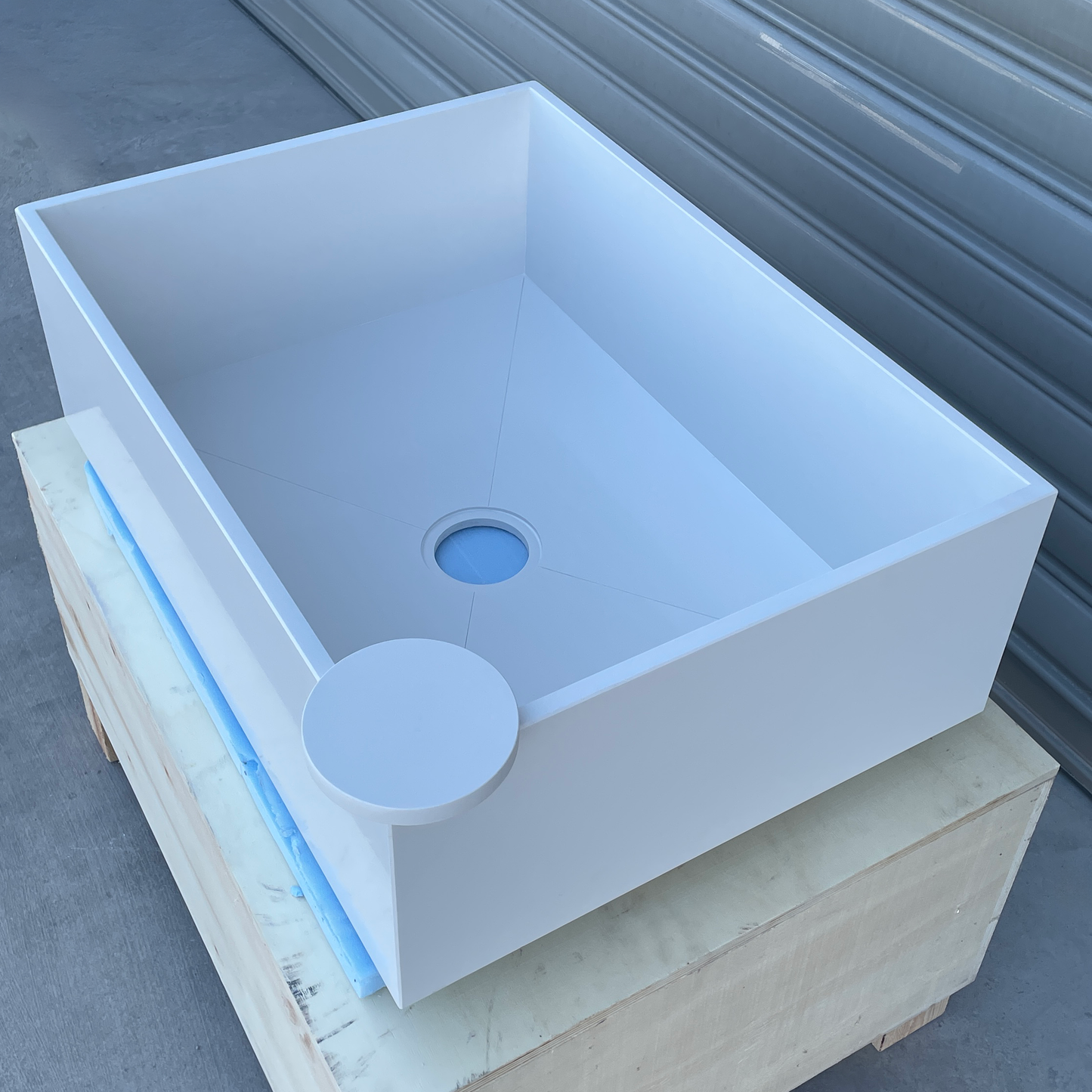 Handcrafted White Quartz Bathroom Vanity Sink: Wall Mount or Vanity Top (QU-063)