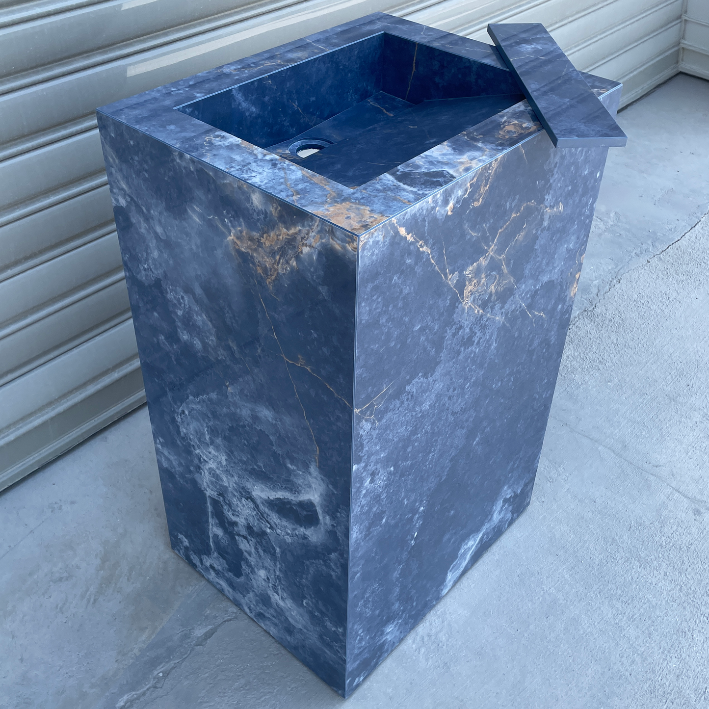 Handcrafted Ocean Blue Porcelain Pedestal Sink: Marble Look Bathroom Vanity (ES-092)