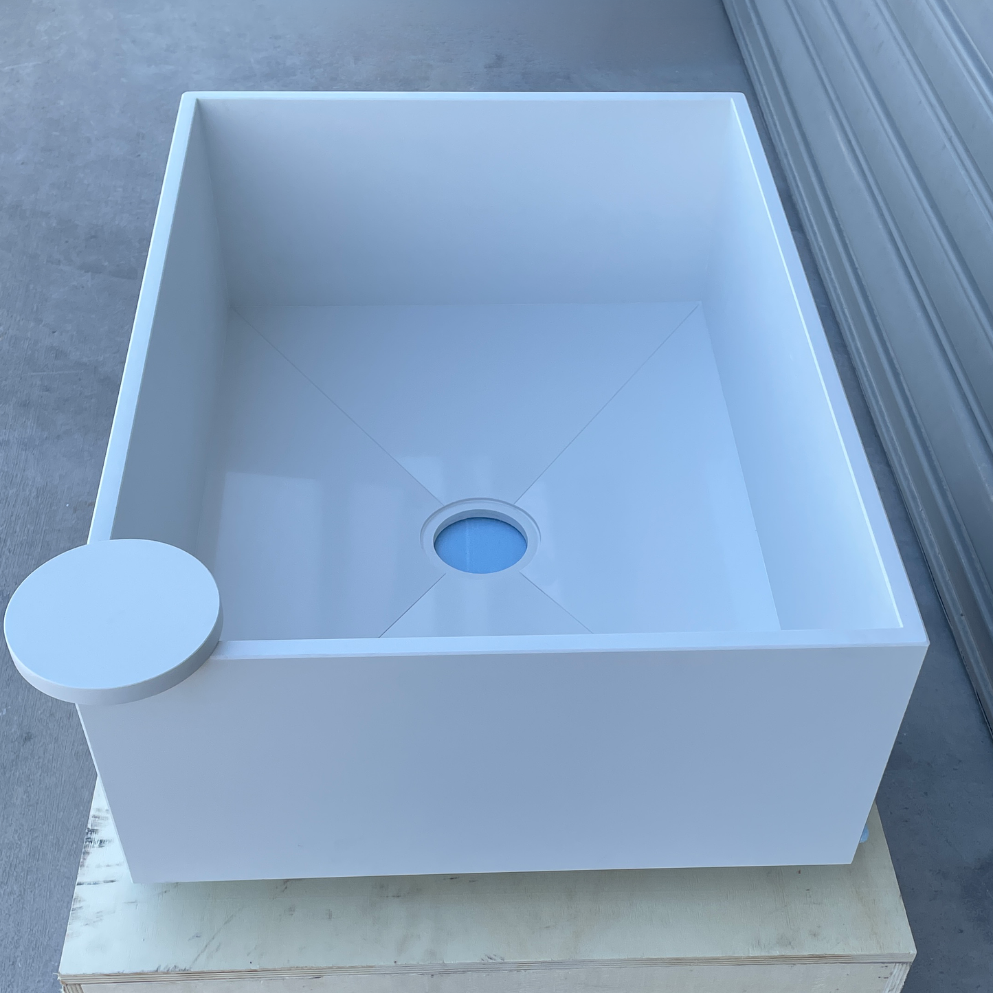 Handcrafted White Quartz Bathroom Vanity Sink: Wall Mount or Vanity Top (QU-063)