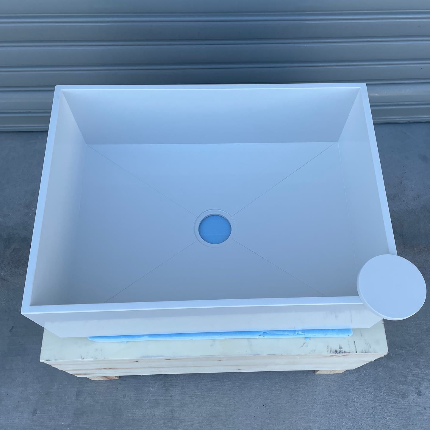 Handcrafted White Quartz Bathroom Vanity Sink: Wall Mount or Vanity Top (QU-063)