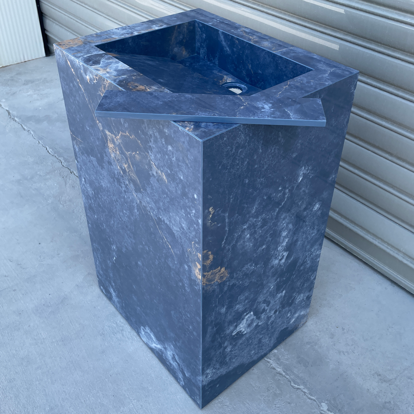 Handcrafted Ocean Blue Porcelain Pedestal Sink: Marble Look Bathroom Vanity (ES-092)