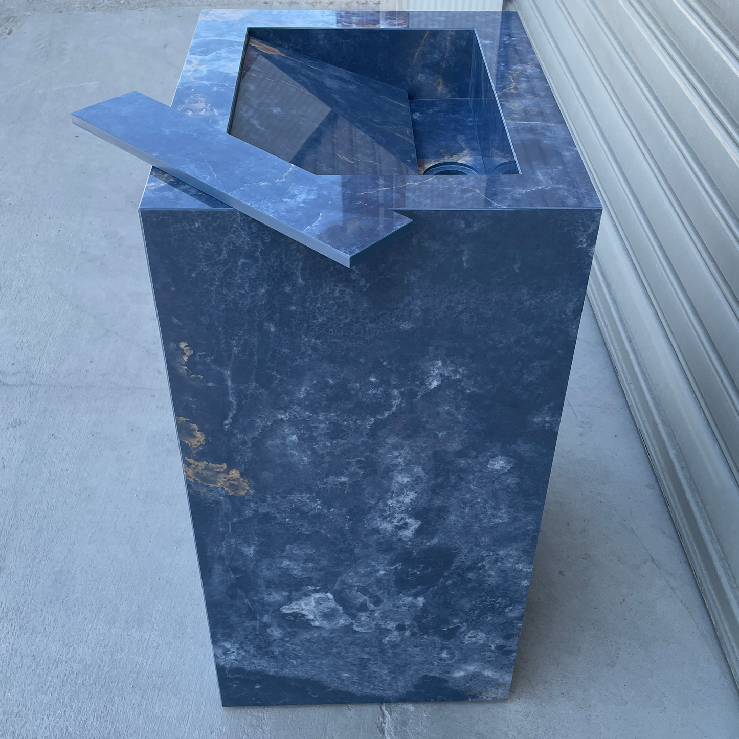 Handcrafted Ocean Blue Porcelain Pedestal Sink: Marble Look Bathroom Vanity (ES-092)