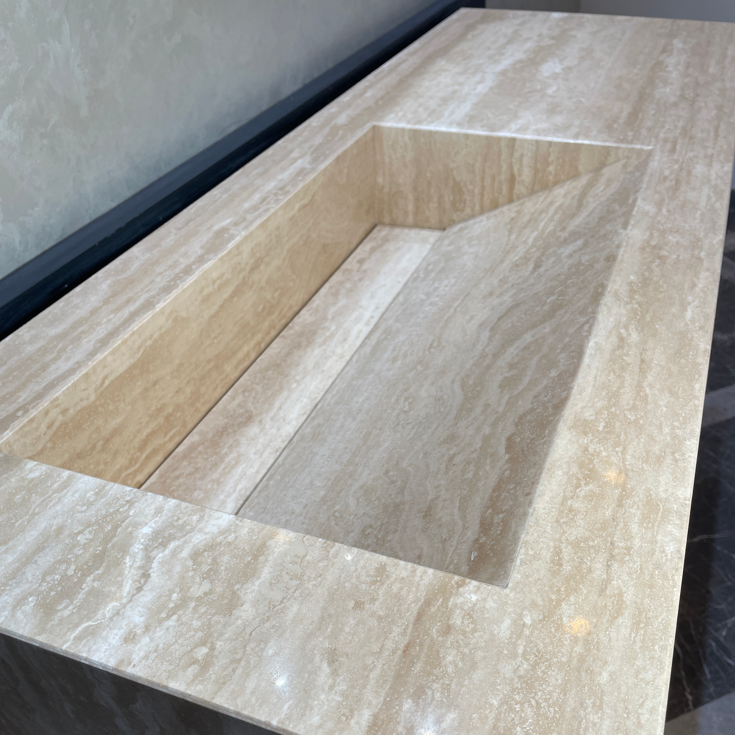 Handmade Vein Cut Travertine Sink: Custom Beige Bathroom Vanity (TR-082)