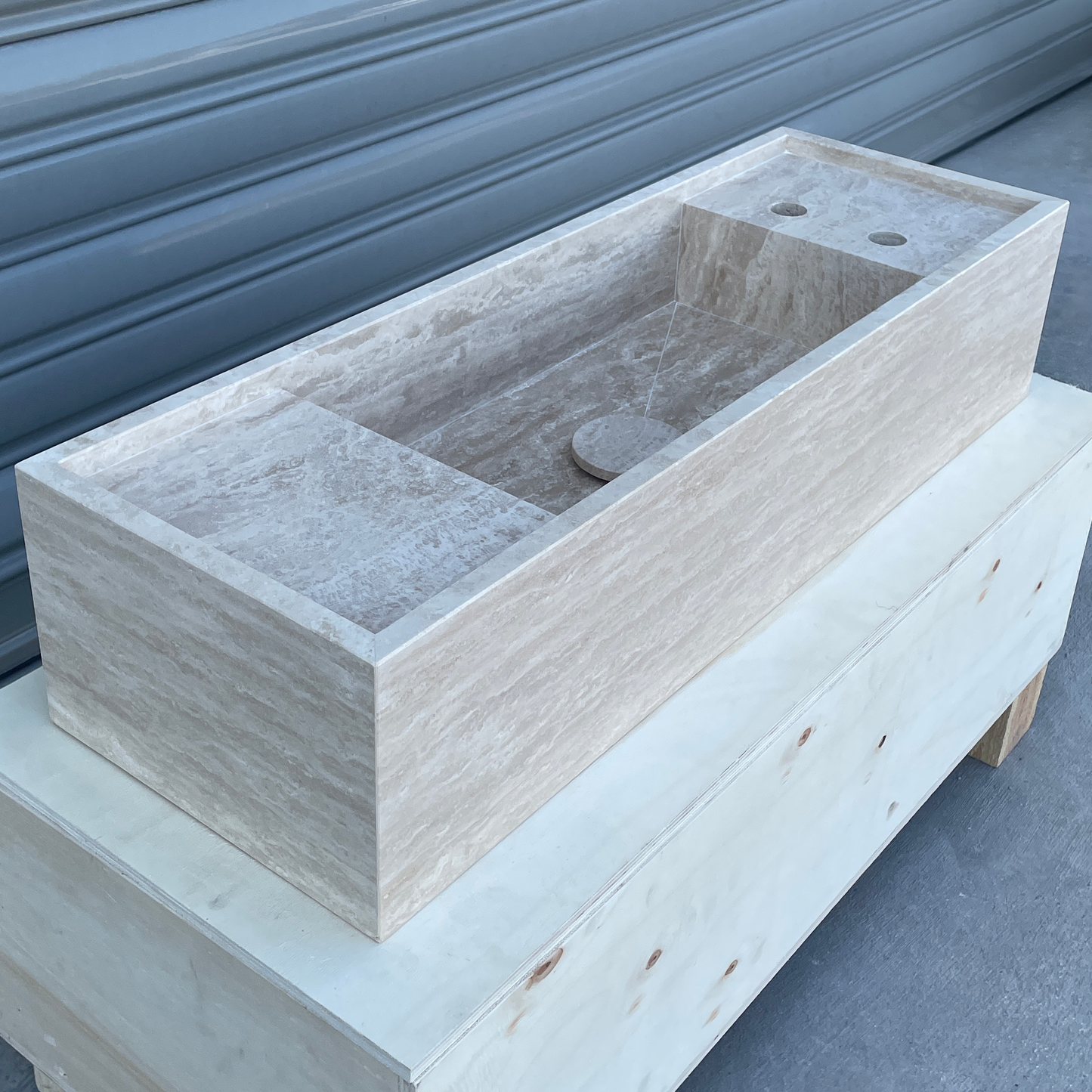 Handmade Vein Cut Travertine Sink: Custom Beige Bathroom Vanity (TR-042)