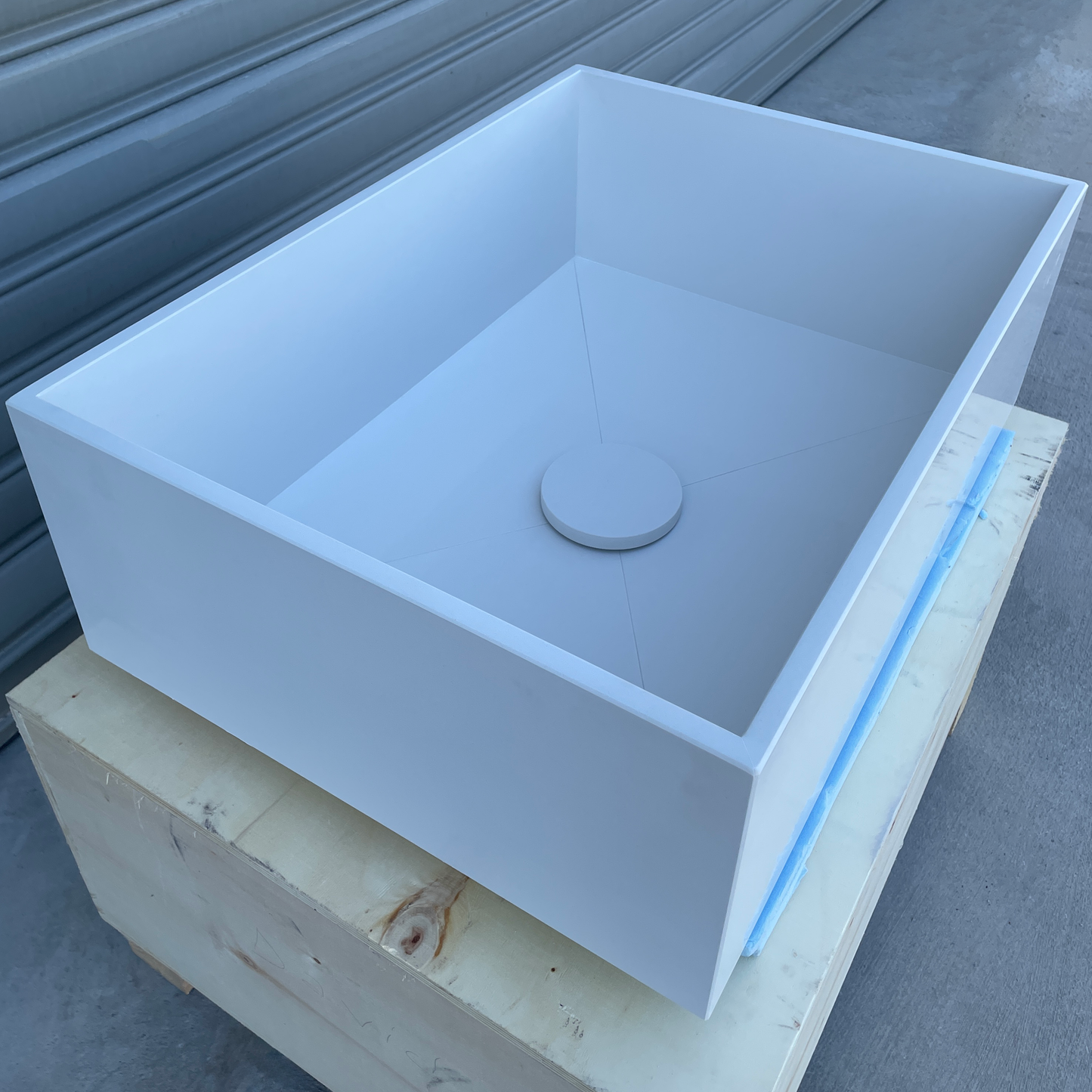 Handcrafted White Quartz Bathroom Vanity Sink: Wall Mount or Vanity Top (QU-063)