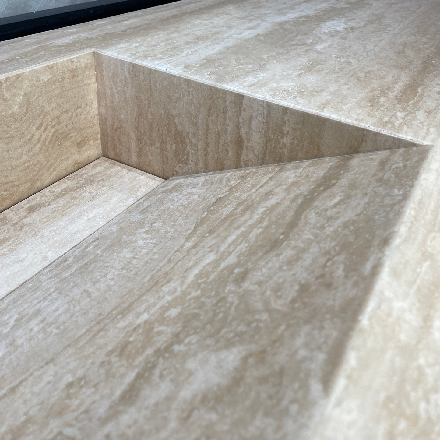 Handmade Vein Cut Travertine Sink: Custom Beige Bathroom Vanity (TR-082)