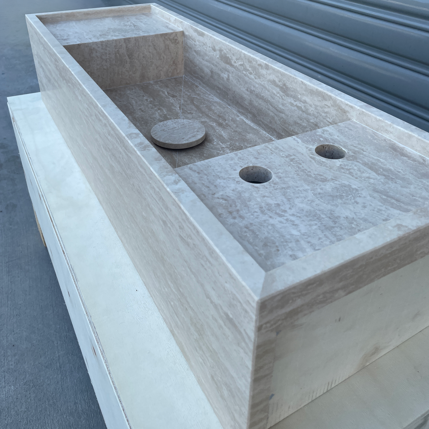Handmade Vein Cut Travertine Sink: Custom Beige Bathroom Vanity (TR-042)