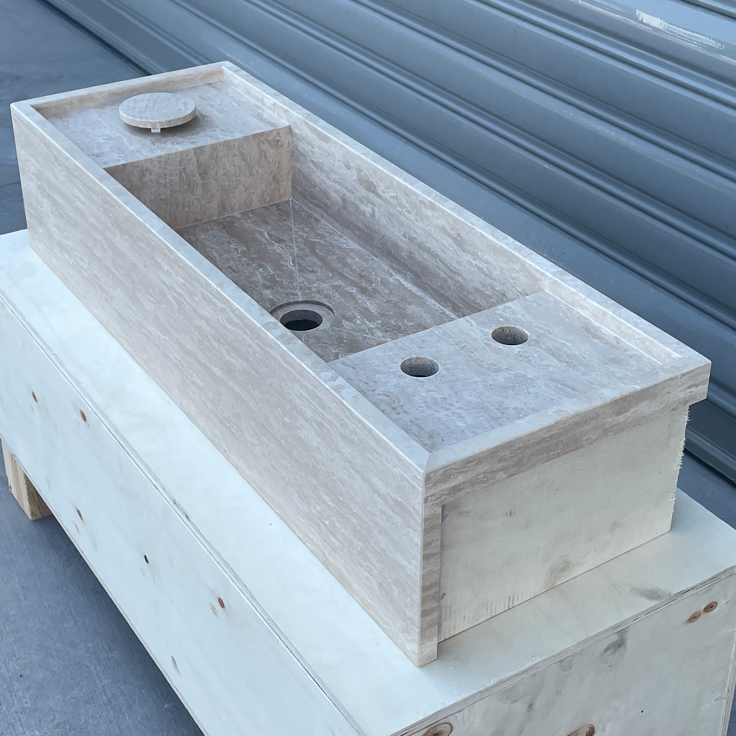 Handmade Vein Cut Travertine Sink: Custom Beige Bathroom Vanity (TR-042)