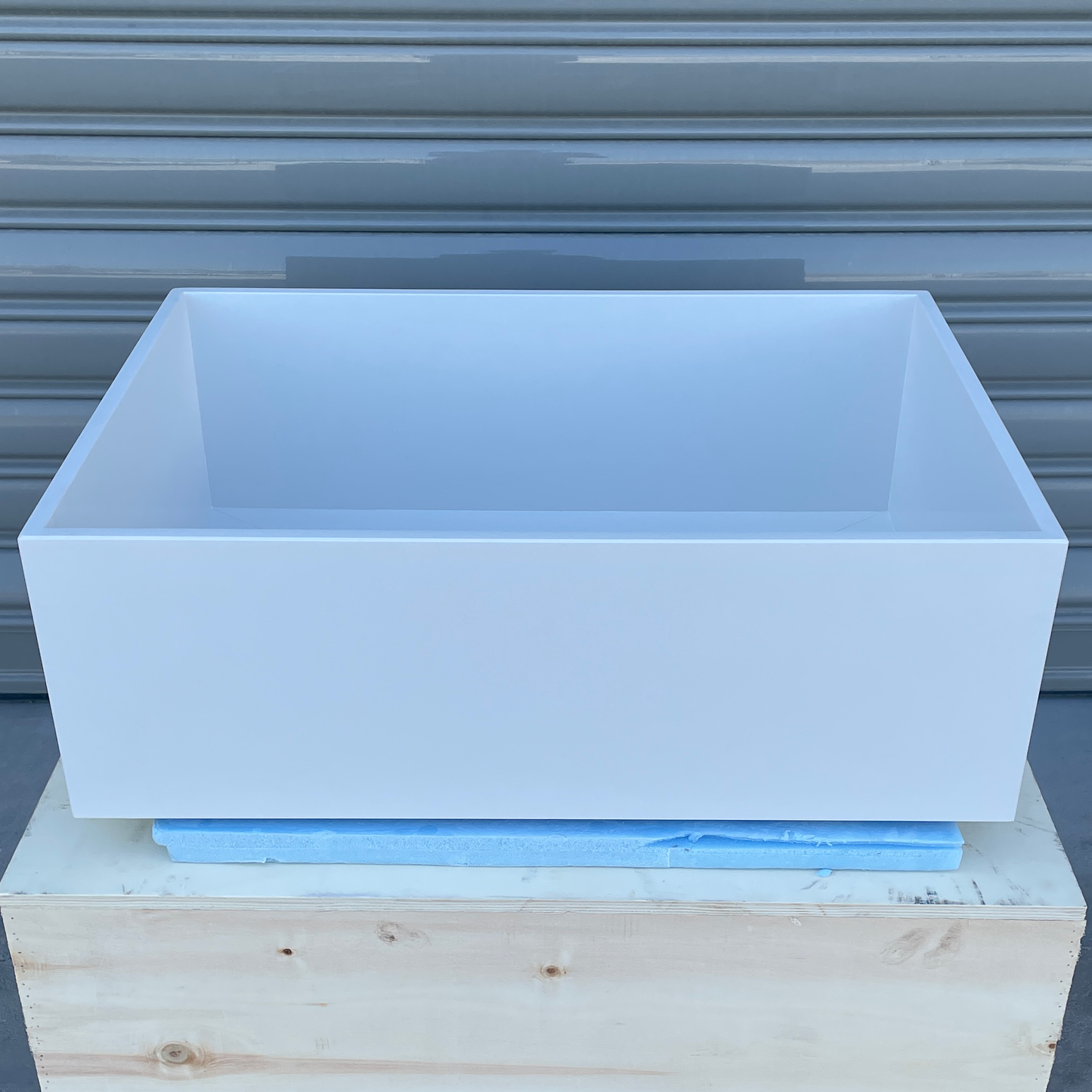 Handcrafted White Quartz Bathroom Vanity Sink: Wall Mount or Vanity Top (QU-063)