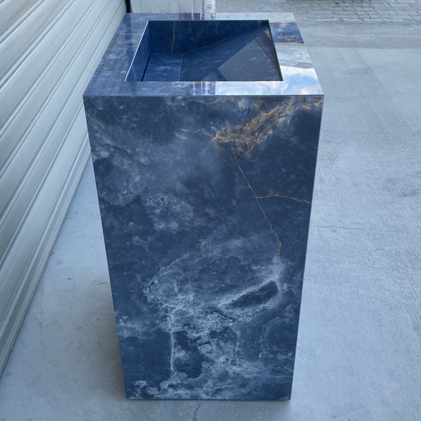 Handcrafted Ocean Blue Porcelain Pedestal Sink: Marble Look Bathroom Vanity (ES-092)