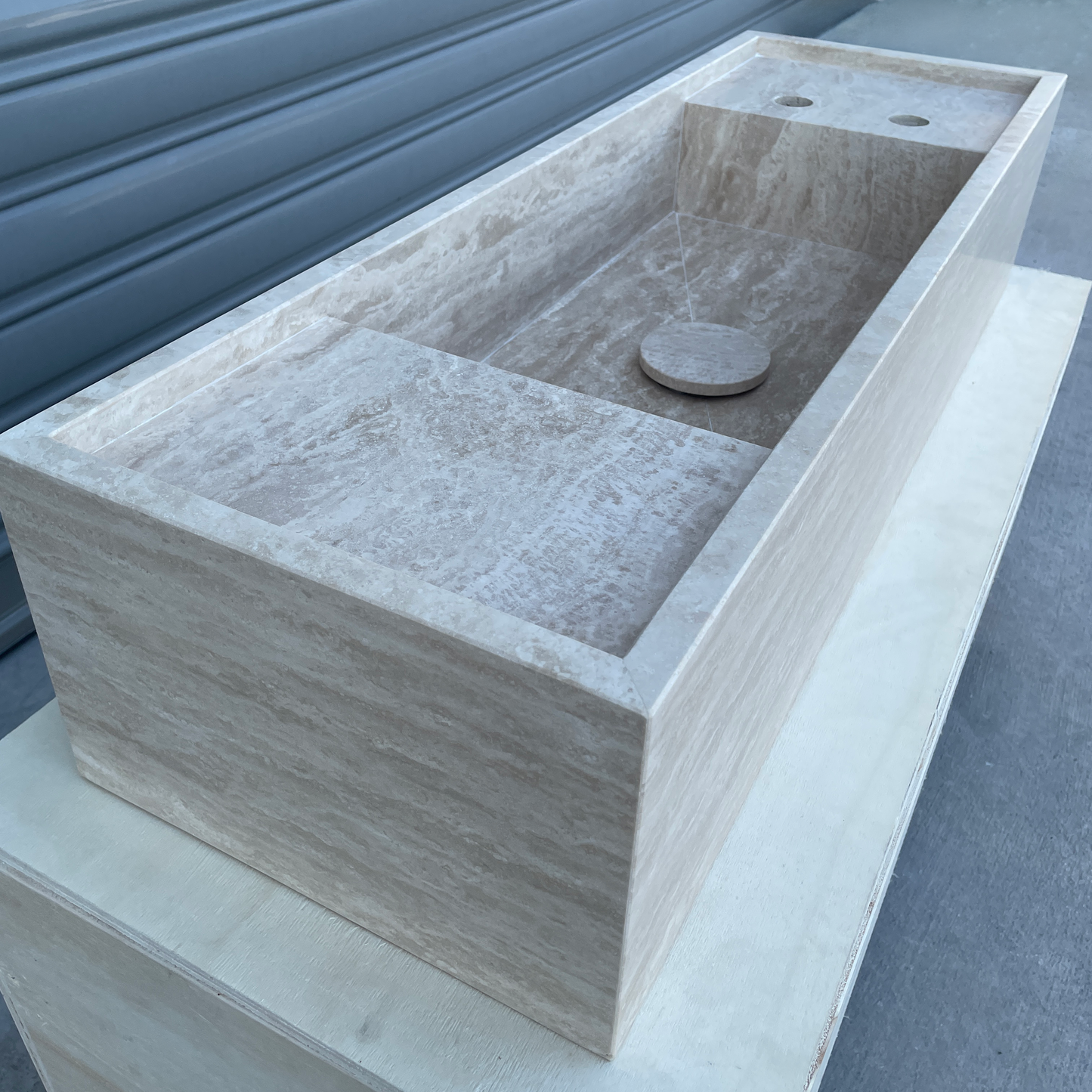 Handmade Vein Cut Travertine Sink: Custom Beige Bathroom Vanity (TR-042)