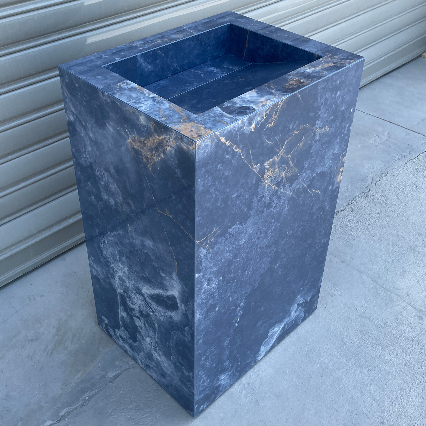 Handcrafted Ocean Blue Porcelain Pedestal Sink: Marble Look Bathroom Vanity (ES-092)