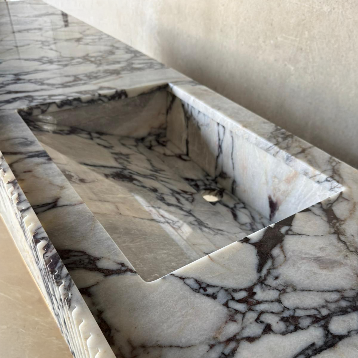 Handmade Calacatta Viola Marble Sink with Fluted Apron: Custom Made Bathroom Basin (NS-141)