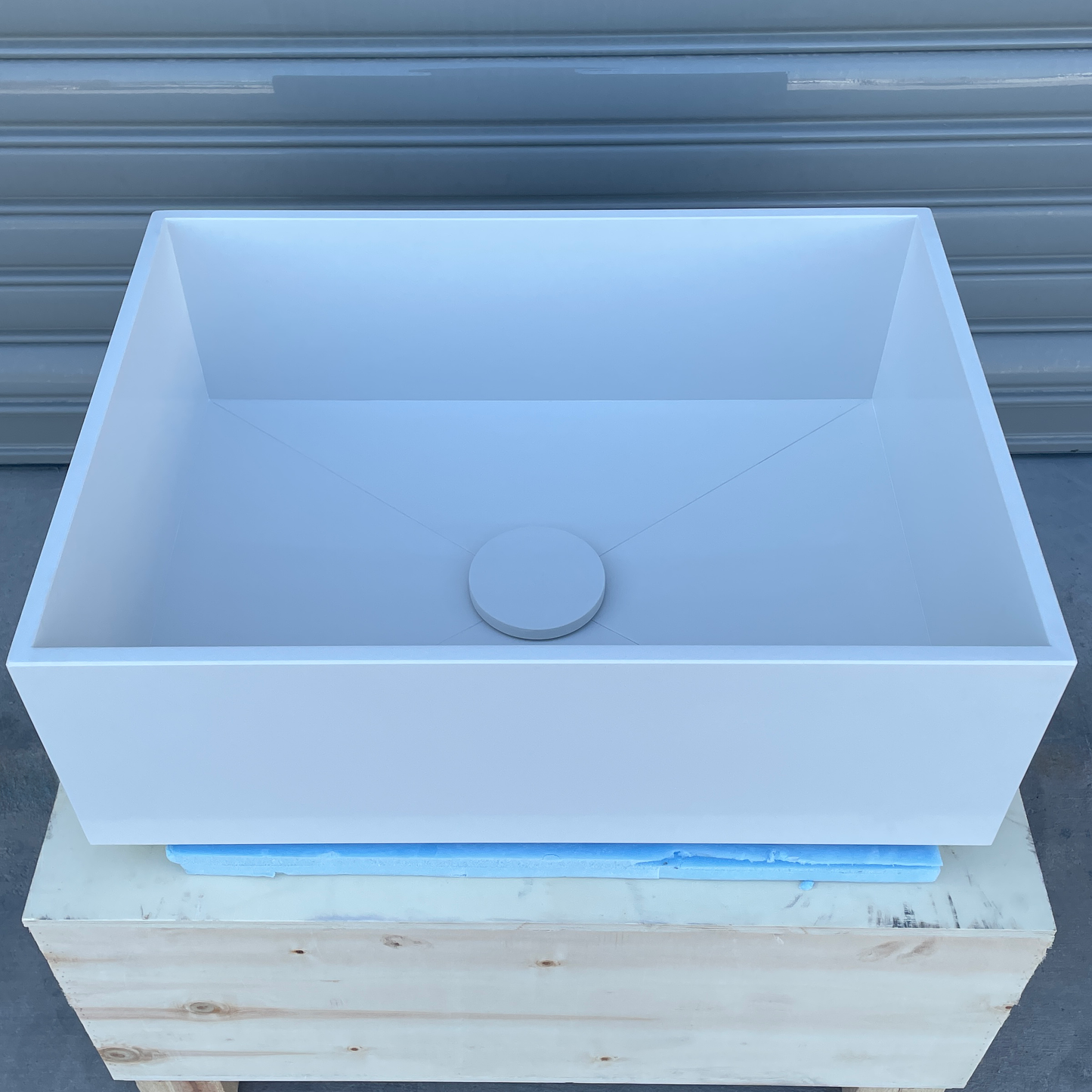 Handcrafted White Quartz Bathroom Vanity Sink: Wall Mount or Vanity Top (QU-063)