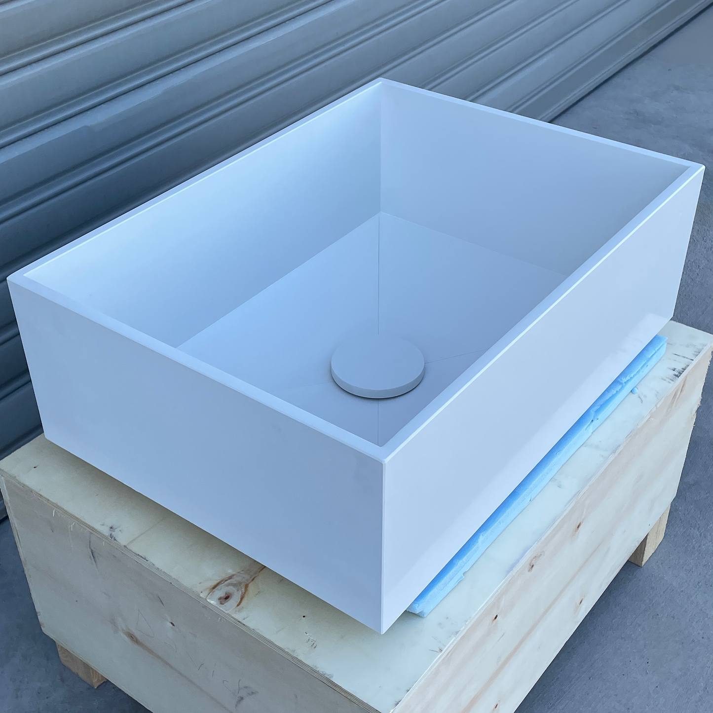 Handcrafted White Quartz Bathroom Vanity Sink: Wall Mount or Vanity Top (QU-063)