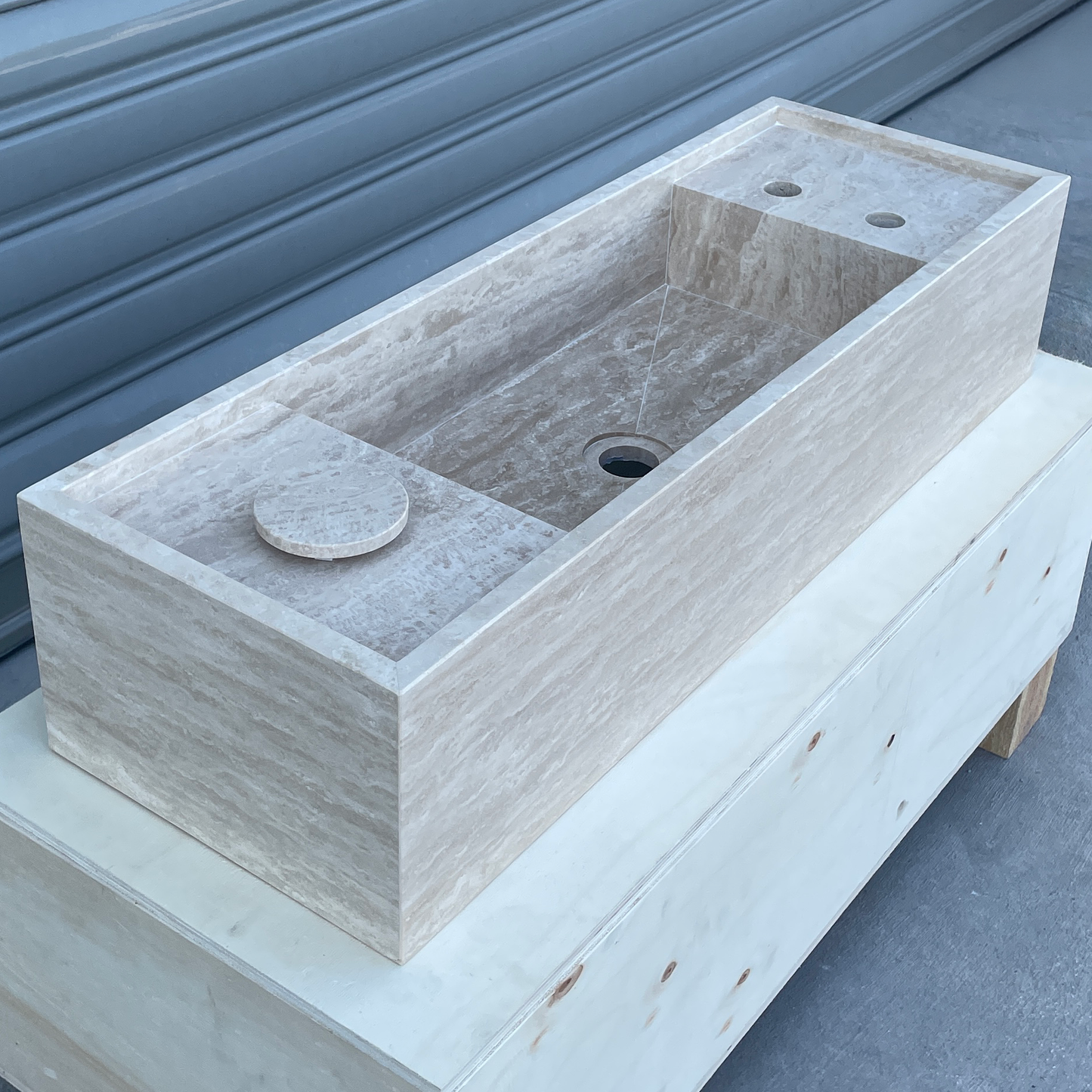 Handmade Vein Cut Travertine Sink: Custom Beige Bathroom Vanity (TR-042)
