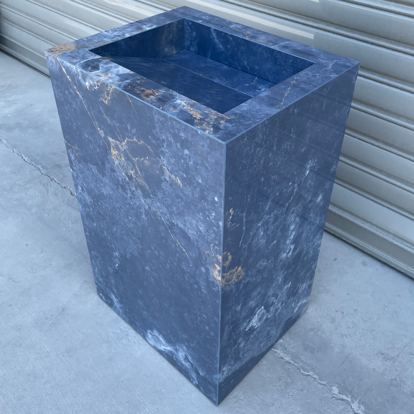Handcrafted Ocean Blue Porcelain Pedestal Sink: Marble Look Bathroom Vanity (ES-092)