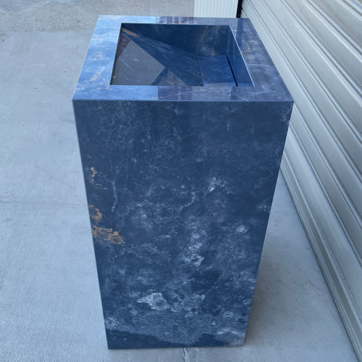 Handcrafted Ocean Blue Porcelain Pedestal Sink: Marble Look Bathroom Vanity (ES-092)