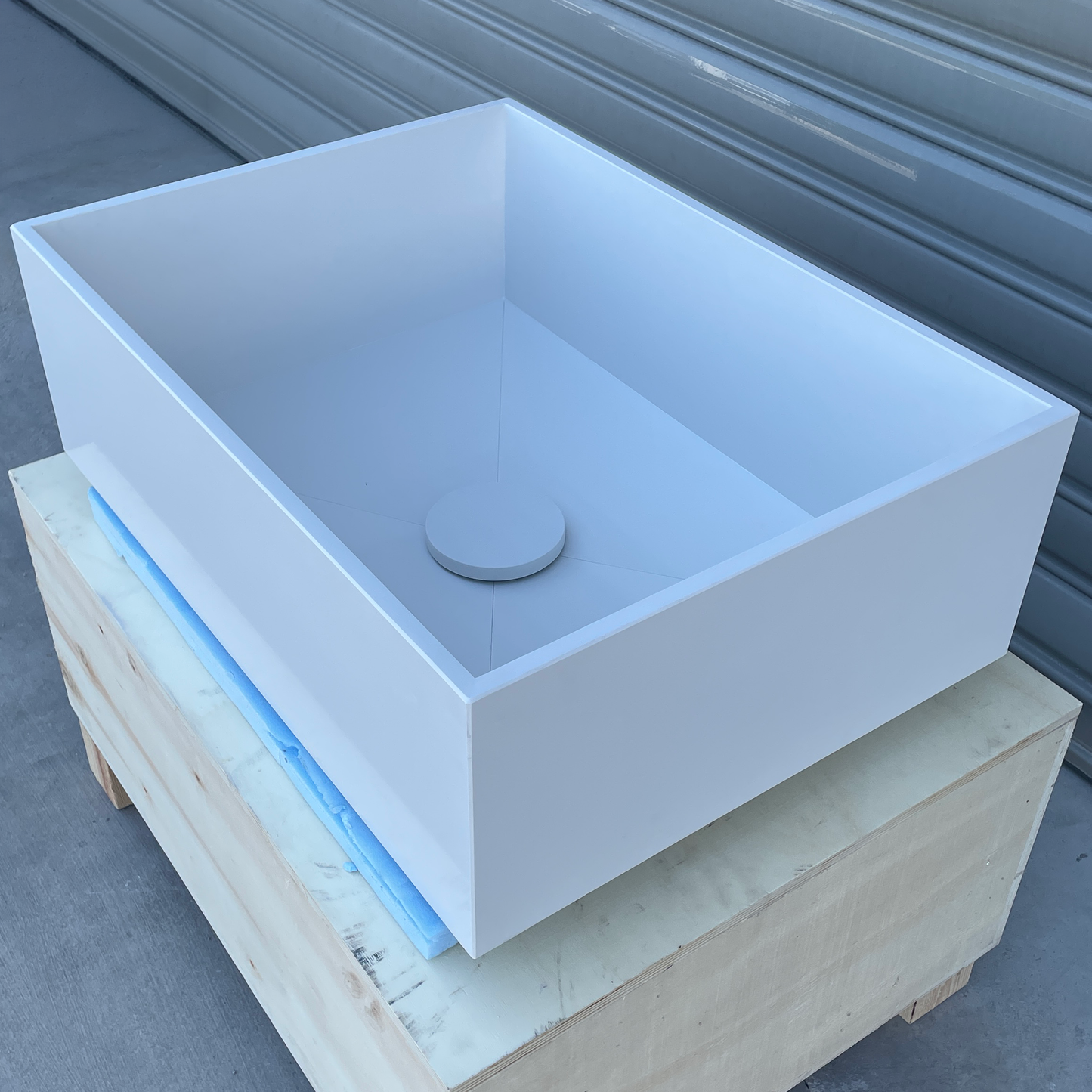 Handcrafted White Quartz Bathroom Vanity Sink: Wall Mount or Vanity Top (QU-063)