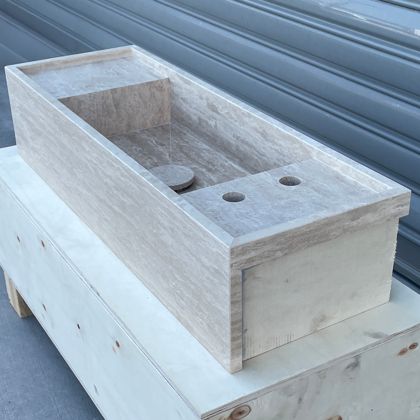 Handmade Vein Cut Travertine Sink: Custom Beige Bathroom Vanity (TR-042)