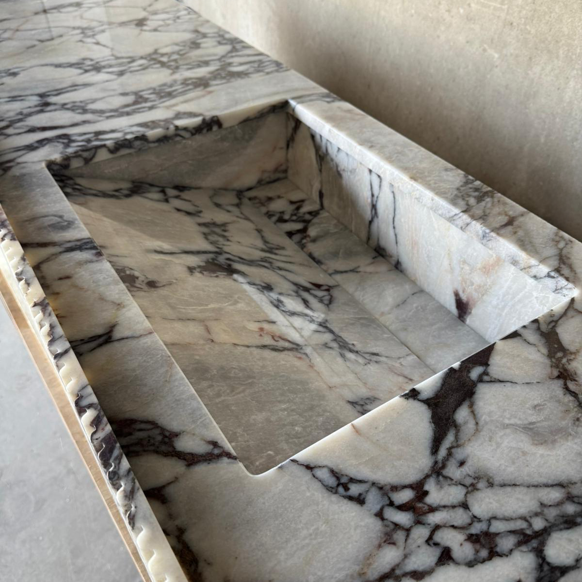 Handmade Calacatta Viola Marble Sink with Fluted Apron: Custom Made Bathroom Basin (NS-141)