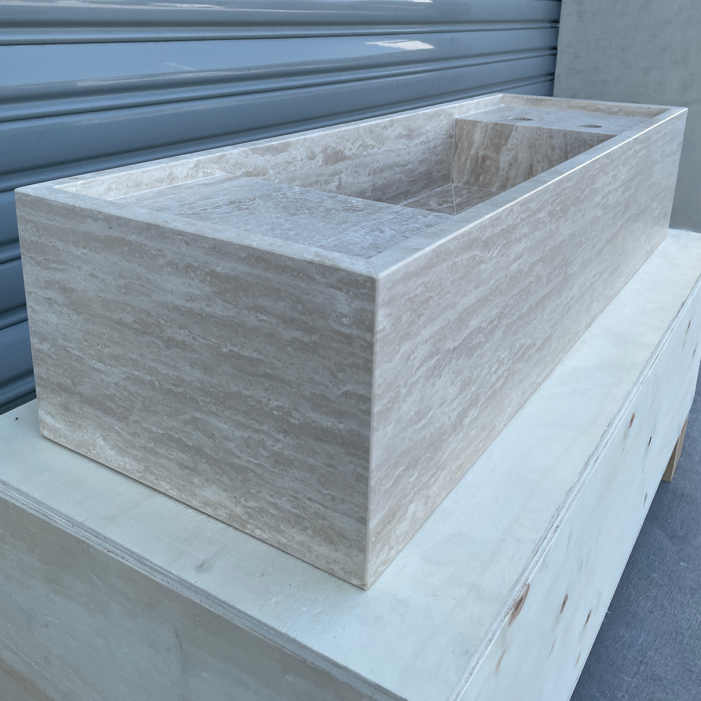 Handmade Vein Cut Travertine Sink: Custom Beige Bathroom Vanity (TR-042)