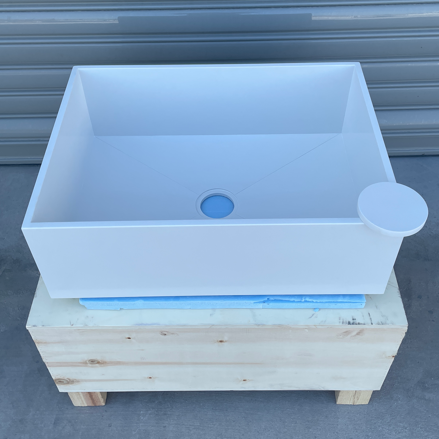 Handcrafted White Quartz Bathroom Vanity Sink: Wall Mount or Vanity Top (QU-063)