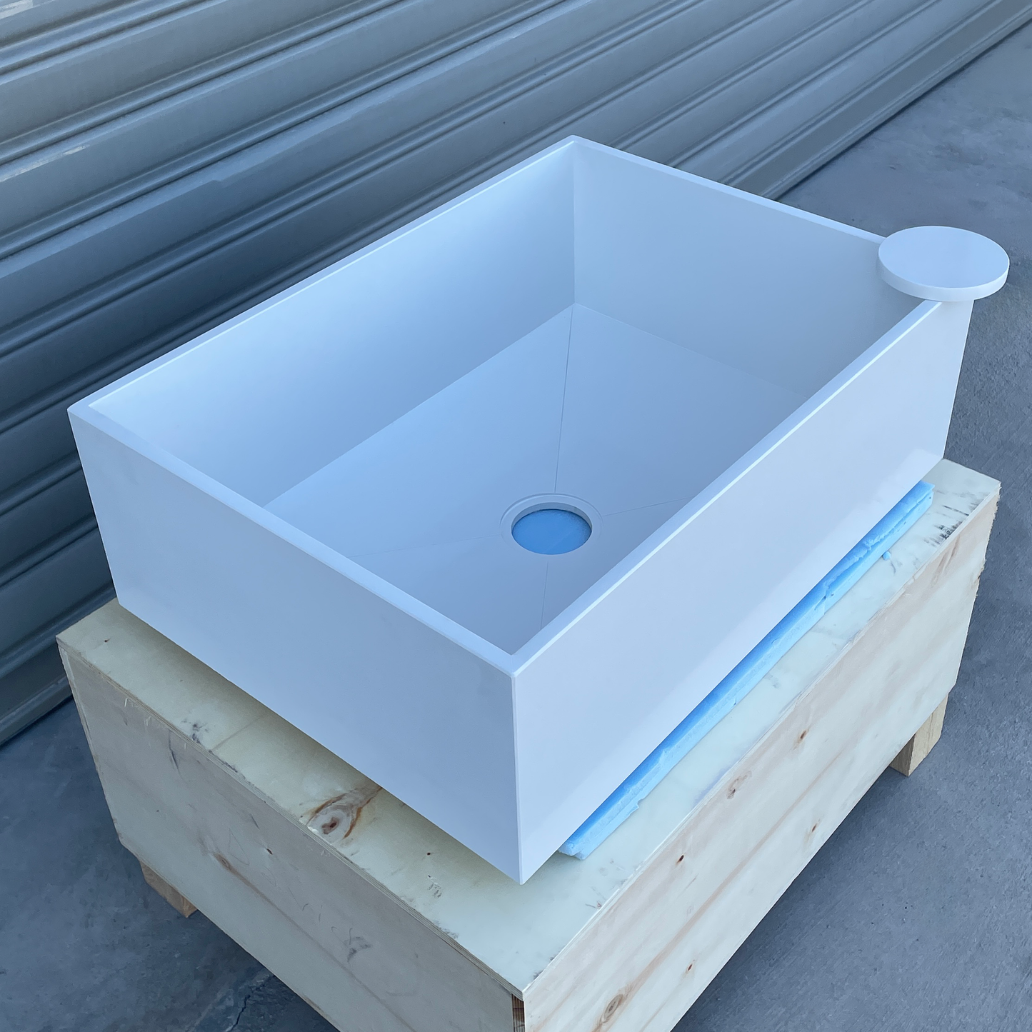Handcrafted White Quartz Bathroom Vanity Sink: Wall Mount or Vanity Top (QU-063)